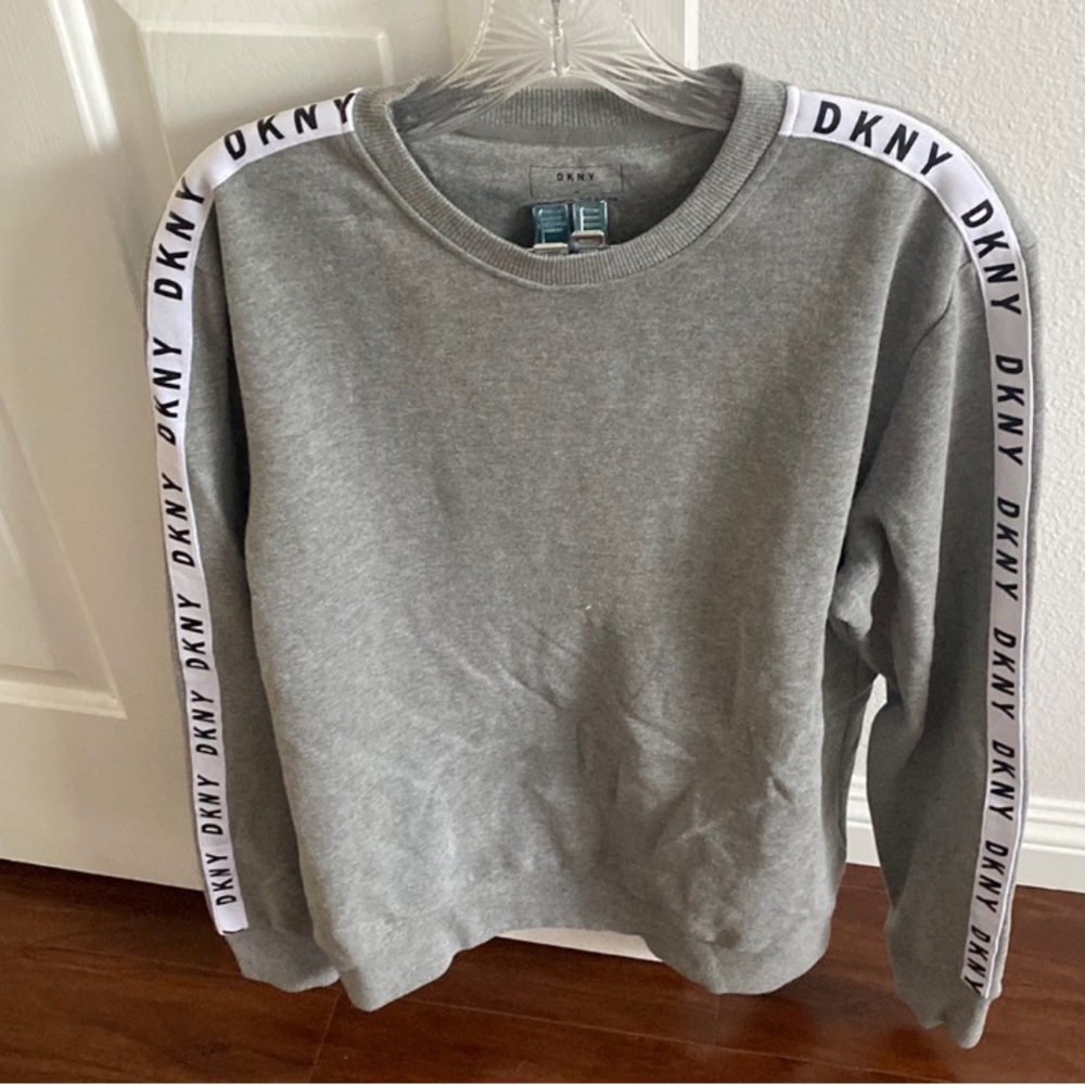 DKNY top